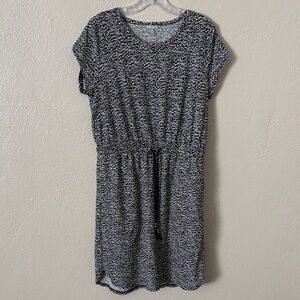 Talbots LIGHTWEIGHT DRESS ABSTRACT ANIMAL Women’s Medium Petite Black White